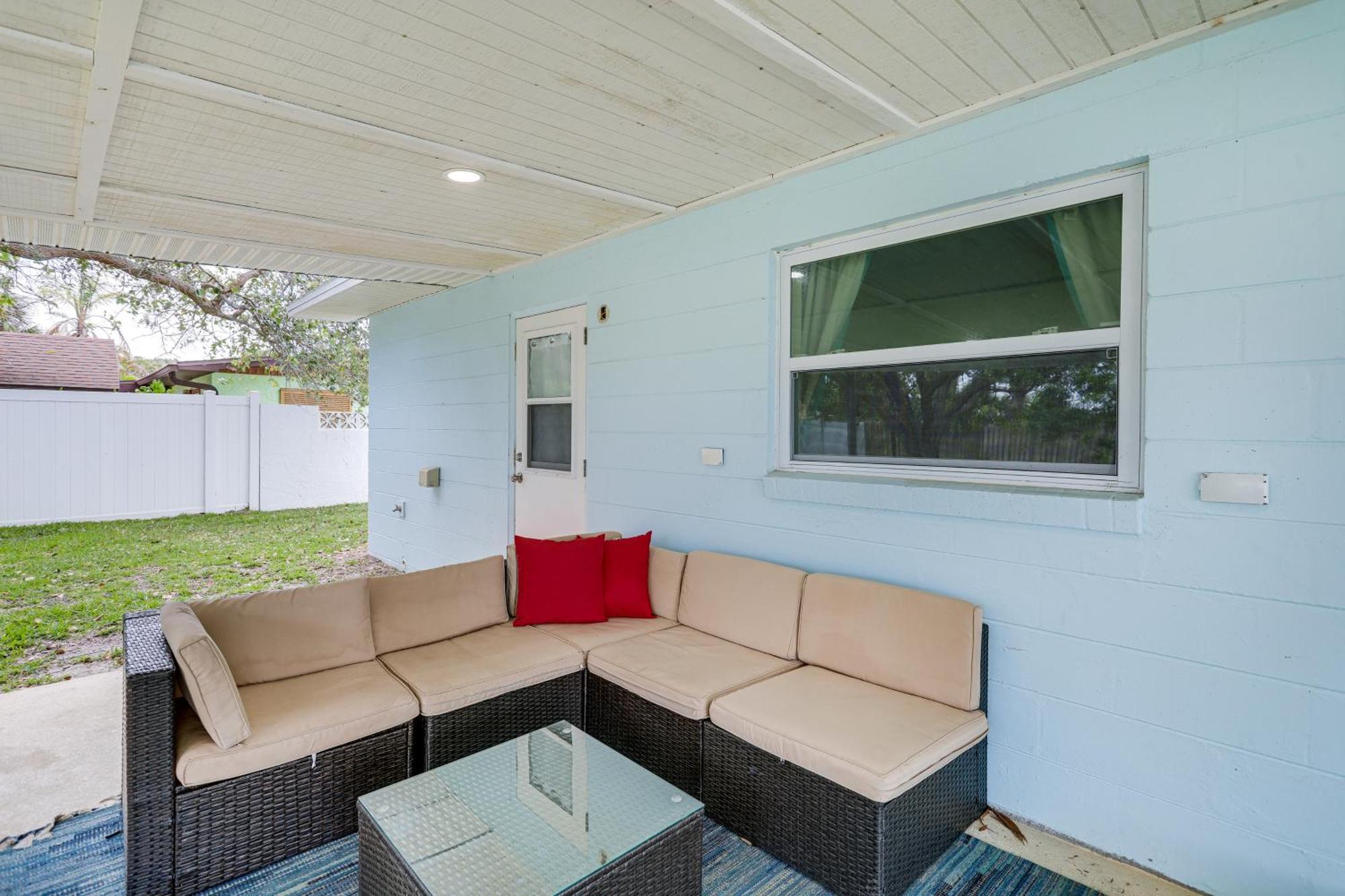 Pet-Friendly Cocoa Beach Home Walk To Beach! Buitenkant foto